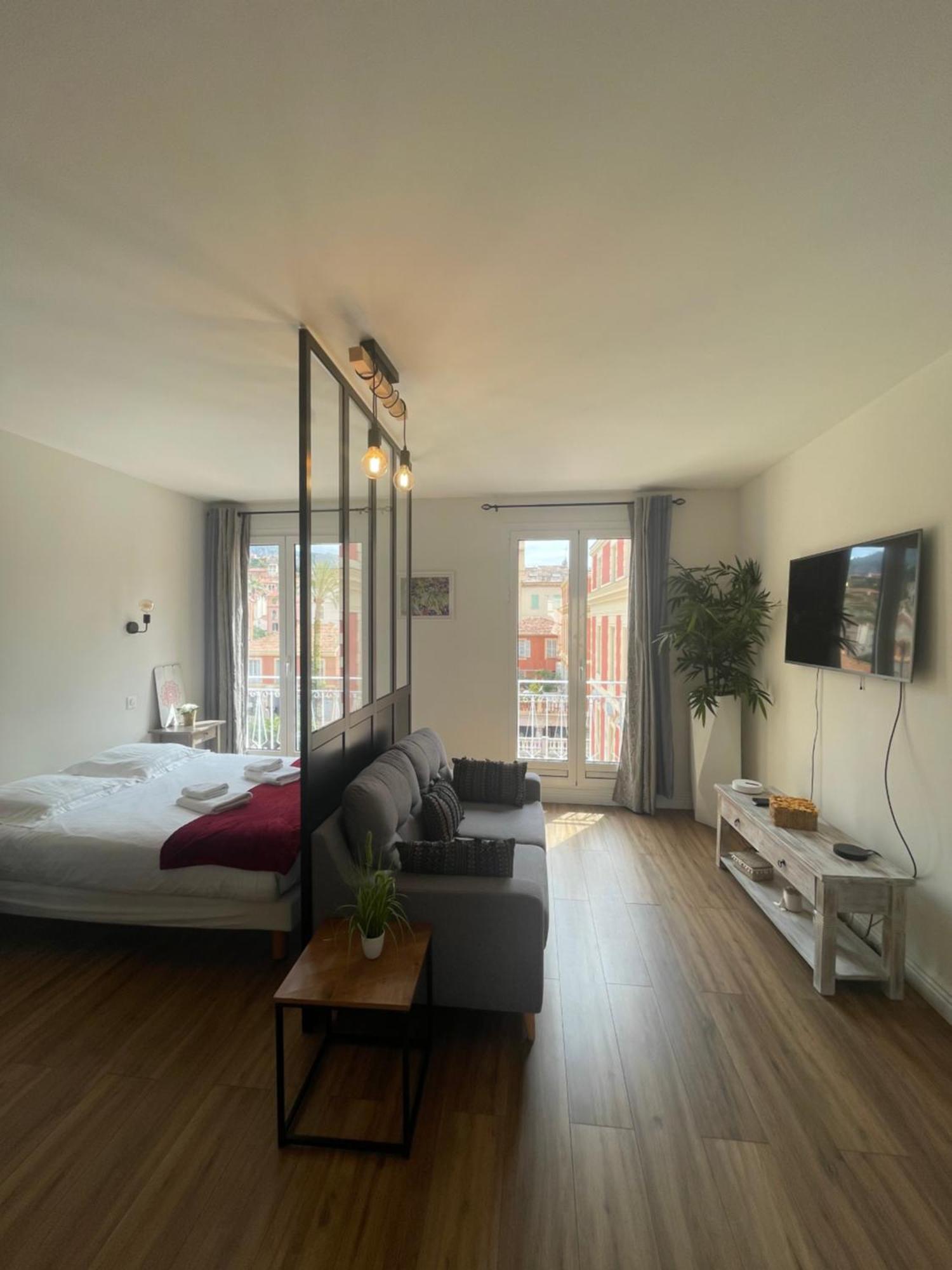 Le Verlaine, Studio En Centre Ville A Deux Minutes Des Plages Menton Exterior foto